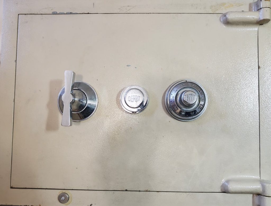Caja fuerte antigua de combinación – Cerrajería REMAVI